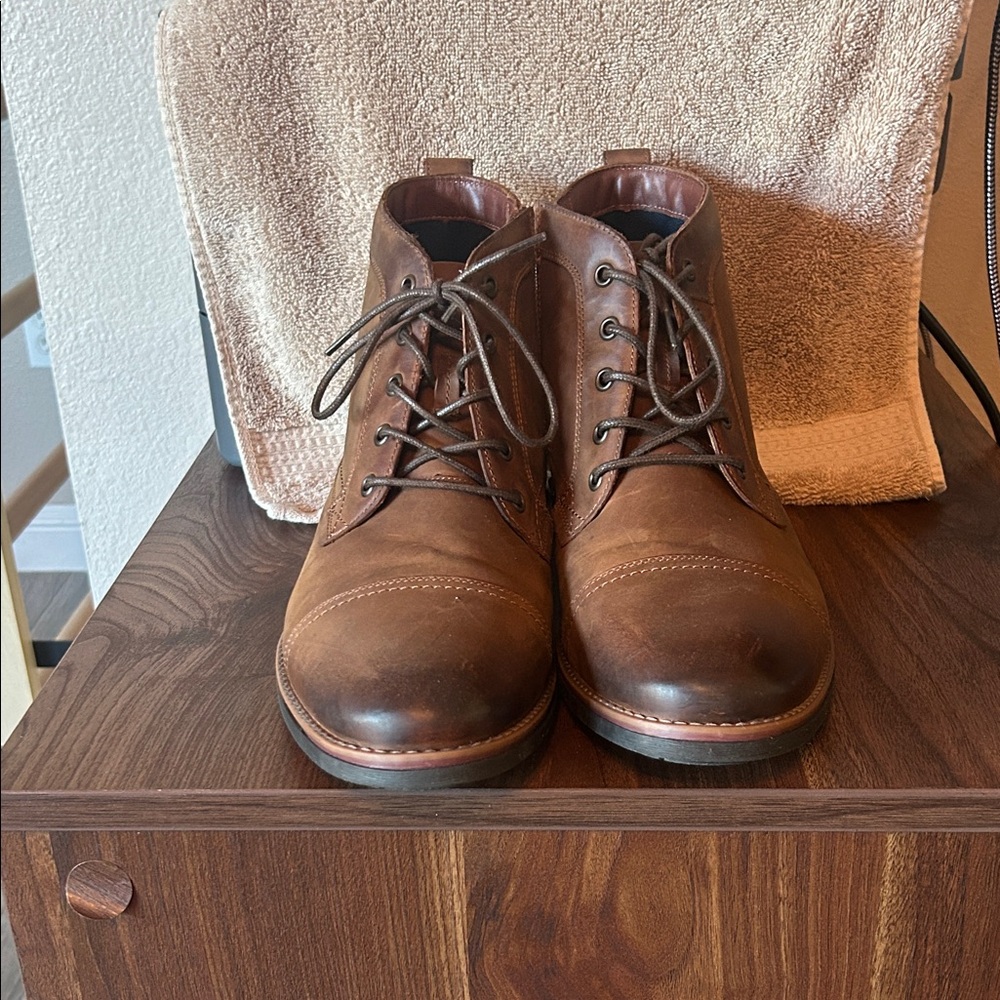Clarks Men's Tan Leather Chukka Boots